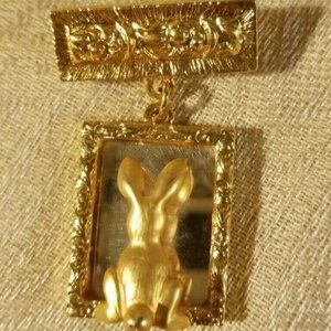 𝅺Vintage Brooch W/Rabbit Looking into Mirror